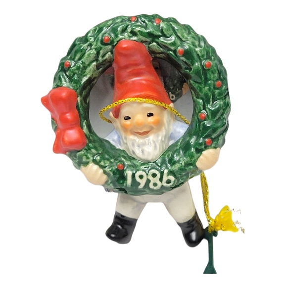 Vintage Goebel 1st Issue Annual Ornament Co-Boy Imprint 1985 W 1986 Wrea… - Picture 1 of 6